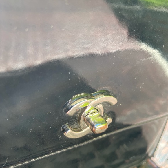 CHANEL Vintage Patent Leather Flap CC Bag AUTHENTIC in great condition! - Picture 16 of 16